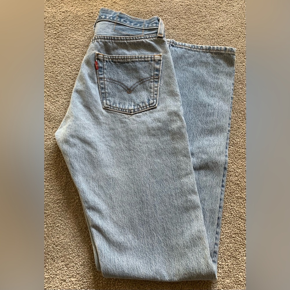 Levi’s light wash Mom Jean.